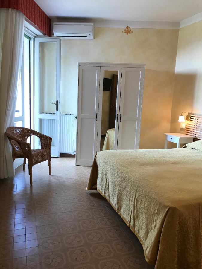 Albergo Villa Angela Toscolano Maderno Kültér fotó