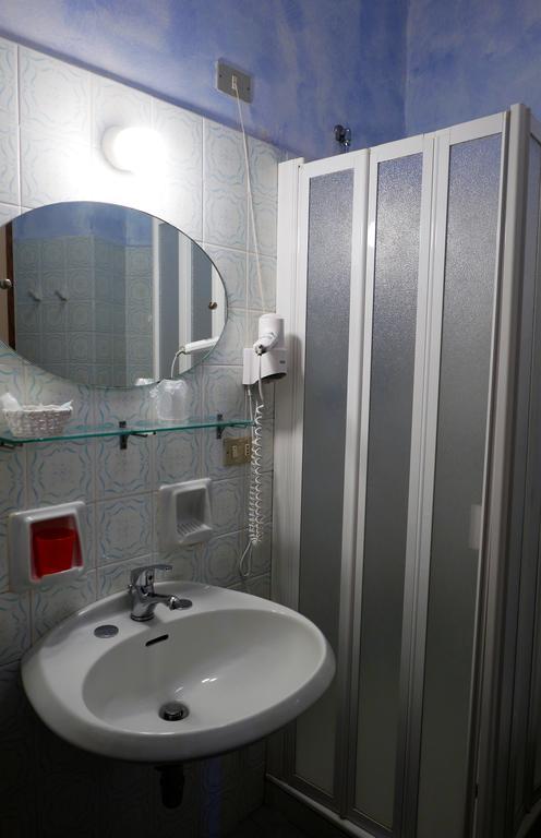 Albergo Villa Angela Toscolano Maderno Kültér fotó